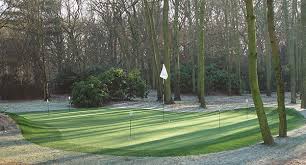 Ein schöner sitzplatz im garten lädt zum verweilen ein. Beste Trainingstool Fur Golfer Ein Private Green Exklusiv Golfen