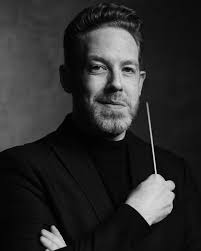 Thrilled to have Maestro Brett Mitchell in my studio for a lively portrait  session during his visit to conduct the Cleveland Orchestra's holiday  concert series! 🎶📸In the final shot he is looking