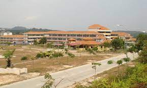 Tan sri muhyiddin yassin today visited medan 88 bandar baru salak tinggi here which has come under the enhanced movement control order (emco) starting today. View Towards Smk Salak Tinggi Taman Dahlia Bbst Sepang Mapio Net