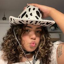 Faryn Fairweather (@_faybay_)