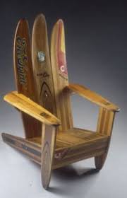 Have Some Old Ski S Laying Around Make A Deck Chair Now You Don T Have To Feel So Bad When A Ski Breaks It Repurposed Furniture Furniture Rustic Furniture