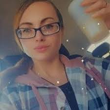 Amanda Stolp's Instagram, Twitter & Facebook