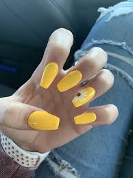 And we think that it's our duty to clarify everything. Coffin Yellow Acrylics Unas Modernas Disenos De Unas Disenos De Unas