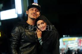 Long fadil 2 (2017) and kl gangster 2 (2013) ● he had 1 child syaikhul islam mohd shamsul ● his fiancee is puteri sarah liyana megat kamaruddin (m. Setahun Kahwin Puteri Sarah Masih Proses Kenali Syamsul Yusof Hiburan Mstar
