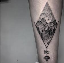 Von Grossen Haufen Aus Gestein Und Erde Berge Als Tattoo Motiv Diese Hautbilder Gibt Es Viel Haufiger Als Man Eig Berg Tattoos Starke Tattoo Korper Tattoos