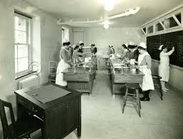 Chestnut Hill Hospital School Of Nursing Diet Nutrition Classroom Laboratory Circa 1920 Image Courtesy Of The Ba History Of Nursing Vintage Nurse Dietetics