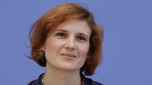 Sie hatten die linke seit 2012 geführt und wollten eigentlich bereits im vergangenen juni ihre amtszeit beenden, aber wegen corona wurde der parteitag seitdem zweimal verschoben. Katja Kipping Linke Parteichefin Distanziert Sich Von Wagenknecht Archiv