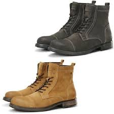 Facilement ajustables grâce à leurs lacets en coton ciré ton sur ton, ces chaussures homme sont l'atout style de votre look hivernal. Jack Jones Bottines Cuir Daim Hiver A Lacets Homme Chaussures Jfwrussell Ebay
