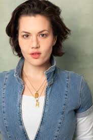 Loren Hayes's Instagram, Twitter & Facebook