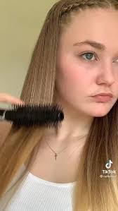 Ruth Roa's Instagram, Twitter & Facebook