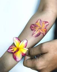 Plumeria Or Frangipani Flower If You Ve Ever Been To Bali You Should Know This Mango Smelled Beauties White Yell Plumeria Tattoo Frangipani Tattoo Tattoos