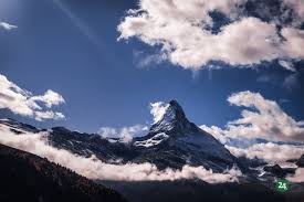 Jeśli w wyszukiwarce internetowej wpiszecie hasło beautiful mountain, niemal na pewno na pierwszej stronie wyświetli wam się ten na matterhorn prowadzi wiele dróg wspinaczkowych, a najłatwiejsze z nich prowadzą granią hörnli (szwajcaria) i granią lion (włochy). Matterhorn Szosty Pod Wzgledem Wielkosci Szczyt Alpejski Beskidzka24 Pl
