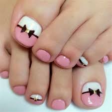 Los tutoriales con fotos de uñas pintadas paso a paso son un recurso indispensable para aprender a decorar las uñas y a estas alturas ya no podemos vivir sin ellos. Imagenes De Unas Pintadas De Los Pies Faciles Unas Decoradas De Los Pies Elegantes Faciles Y Bo En 2021 Unas Manos Y Pies Disenos De Unas Pies Arte De Unas De Pies