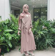 Koleksi hijab dari tenun oleh jenahara di fimelafest 2016. Tinggalkan Monokrom Koleksi Jenahara Tampil Lebih Feminin Hijab Dream Co Id