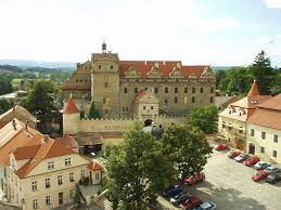 Je tam chodské muzeum, galerie bratří špilarů a mnoho zajímavostí. Zajimava Mista V Okrese Domazlice Zajimavamista Cz