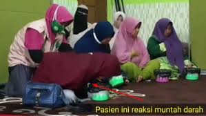 Jin kafir memiliki tujuan menyesatkan manusia dari jalan kebenaran. 16 Jenis Reaksi Jin Keluar Saat Ruqyah Nomor 10 Sering Terjadi Kbra