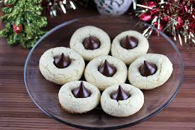 This size will make plenty more hot chocolates to keep me & my family warm this winter. Simple Sugar Cookies With Kisses Recipe Cully S Kitchen
