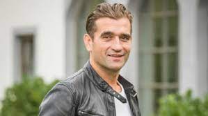 Po starom otcovi zdedil výtvarný talent a venoval sa rezbárstvu. Milan Ondrik Photos News And Videos Trivia And Quotes Famousfix