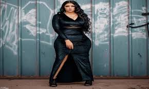 أحال الأمين العام للمجلس الأعلى للآثار المصري، مصطفى وزيري، عارضة الأزياء سلمى الشيمي للنيابة العامة للتحقيق معها عقب إقدامها على عمل. Pxxizh31fg3dqm