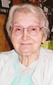 Rosalie Geier's Instagram, Twitter & Facebook