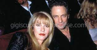 The couple tied the knot in. Die Wahrheit Von Lindsey Buckinghams Frau Kristen Messner Prominente Ehepartner