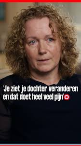 Renate vertelt over de ervaringen die ze heeft meegemaakt met haar gepeste  dochter Nora. ‘Je ziet je dochter veranderen en dat doet heel veel  pijn’.💔, 📺 Stream Eindeloos gepest: het verhaal van Nora, ...