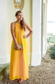 Obwohl das leichte #sommerkleid luftig wirkt, gibt zum beispiel der kragen eine aufrechte kopfhaltung vor, die durch eingearbeitete metallstäbe erwirkt wird. 15 Ausgezeichnet Sommerkleid Hochzeit Boutique Abendkleid