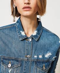 Another alternative is to find the middle of the shoulder seam and armpit and draw a straight line and then correspond it with the center of the side seams. Boxy Denim Jacket With Embroidery Child Blue Twinset Milano