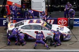 Nascar Pit Crew Salaries In 2021: How Much Do They Make? - Tuko.co.ke