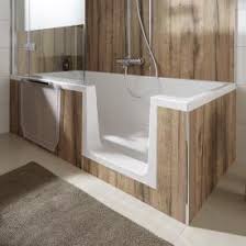 Begehbare Wannen Badewanne Mit Tur Kaufen Bei Reuter Liebhaber des gepflegten wannenbads haben sicher bereits ihre erfahrung mit dem einen oder anderen ausrutscher beim rausklettern aus der badewanne gemacht. begehbare wannen badewanne mit tur