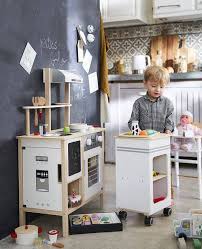 une mini cuisine pour les enfants shake my blog cuisinette linge de lit bebe mini cuisine