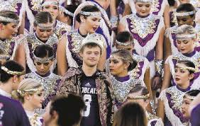 Hallsville seniors, best friends share 2016 homecoming crown
