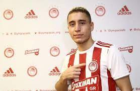 Mor je rođen kao sin turskog oca i makedonske majke u danskoj. Emre Mor Leaves Galatasaray To Join Olympiakos Turkish Football News