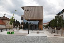 Dobřichovice is a town situated on both banks of the river berounka, about 15.5 miles southwest of prague, the center of the czech republic. Zakladni Skola Dobrichovice Byla Ocenena V Soutezi Stavba Roku 2015 Tzb Info