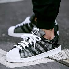 1 крой и вставки adidas superstar. Sneakers To Buy And To Wear Right Now Adidas Superstar Weave Chaussures Adidas Chaussure Adidas Superstar Chaussures Homme