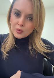 Juliana García Interpreta A Janet Cadena La Primera Vez