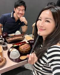 我可以問你一個比較私人的問題嗎？」 昨天，有個女性好友突然傳信息問我： 「你覺得為人父母的最大意義是什麼？」 這位朋友30幾歲，還不確定是否要生孩子。  她一方面怕老了會後悔沒生，但一方面也知道生了就不能退貨，是一輩子的責任。 「我聽了好多朋友的遺憾，生了孩子 ...