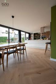 pin op lichte eiken parketvloeren