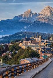 Bavaria, formally the free state of bavaria (german: Berchtesgaden Con Vista Al Watzmann Baviera Alemania Alemania Baviera Berchtesgaden Vista Watzmann Places To Go Places To Travel Germany Travel