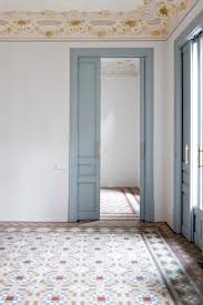 Presentación de suelo de cocina de baldosas pintado por mi con pintura hybrid multisuperficies cadence y acabado con barniz aqua stone especial baños y cocinas. Que Suelo Elegir Para La Cocina Te Contamos Nuestro Favorito Himera Estudio Arquitectura E Interiores
