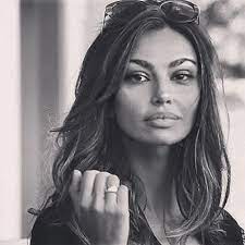 Românca are ocazia să joace alături de nume foarte cunoscute din lumea artistică internațională, printre care și lady gaga. Madalina Diana Ghenea Favors Sophia Loren MÄƒdÄƒlina Diana Ghenea Diana Beauty