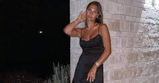 Beatrice è anche mamma di alessandro, avuto quando aveva solo 16 anni e sa quindi cosa significhi un fisico provato da tre gravidanze. 07arkhbc0rwb0m