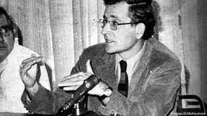 Avram noam chomsky (born december 7, 1928) is an american linguist, philosopher, cognitive scientist, historian, social critic, and political activist. Dissident Intellectual Noam Chomsky At 90 Books Dw 07 12 2018