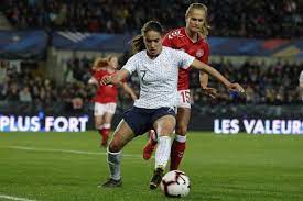 Les maillots du site foot.fr sont tous dessinés et réalisés par nike et sous licence officielle de l'équipe de france de foot. Bleues Le 10 Pour Amel Majri Les Numeros Pour La Coupe Du Monde Devoiles L Equipe