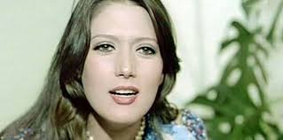 ظهرت طيزها في العديد من المشاهد شبه عارية بشكل سكسي جداً. Ø´Ù…Ø³ Ø§Ù„Ø¨Ø§Ø±ÙˆØ¯ÙŠ ØªØ­Ø³Ù… Ù‚Ø±Ø§Ø± Ø¹ÙˆØ¯ØªÙ‡Ø§ Ø¥Ù„Ù‰ Ø§Ù„ØªÙ…Ø«ÙŠÙ„
