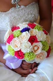 Gebunden werden kann dieser hochzeitsstrauß mit blumen dicht an dicht oder auch in einer lockerer gesteckten variante. Brautstrauss Formen Von Wasserfall Bis Biedermeier Bis Zum Zepter