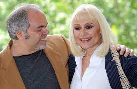 Raffaella pidió un simple ataúd de madera cruda y una urna para contener sus cenizas reveló sergio japino, su gran amor, pareja durante muchos años y su. Rd1jcvg2pwxihm