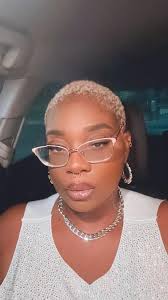 Hi there looking for new friends, I play zero build I haven't got the  mentality to build, I'm usually play in the evening and I have a mic. My  gamer tag is