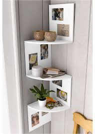Voir Etagere D 39 Angle Moderne Et Intemporelle Avec Cadres Photos Integres Pour 8 Photos Et Trois Tablettes De Etagere Angle Cadre Photo Blanc Meuble De Coin