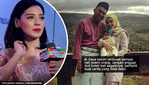 Difahamkan adira af berkahwin dengan datuk seri adnan abu suami pada tarikh 3 dismeber 2015 yang lalu bersamaan hari khamis. Sumpah Saya Tak Ada Hubungan Istimewa Dengan Datuk Red Nonny The Reporter